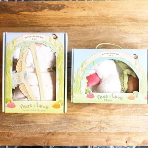 New in Box ‘Peas & Love’ Bunny Mobile & Quilt